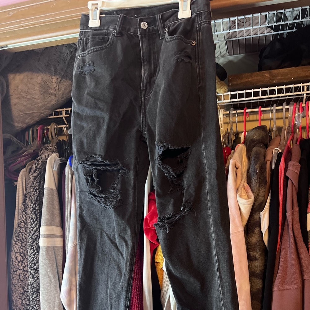 Black American Eagle mom jeans